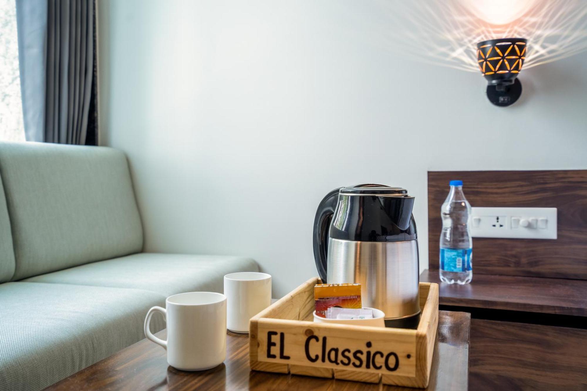 Hotel El Classico Раджкот Экстерьер фото