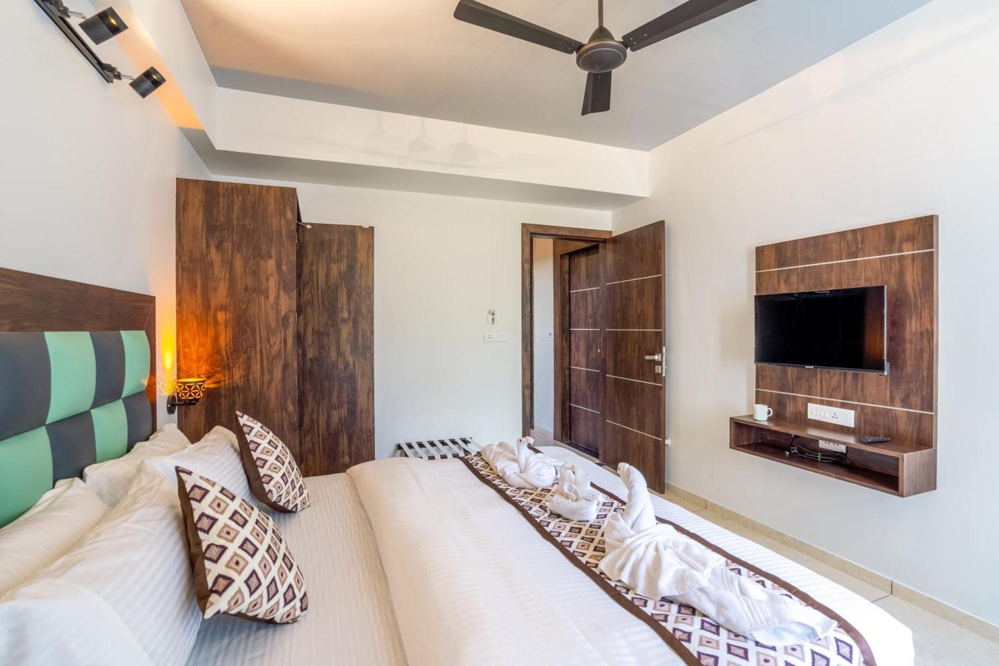 Hotel El Classico Раджкот Экстерьер фото